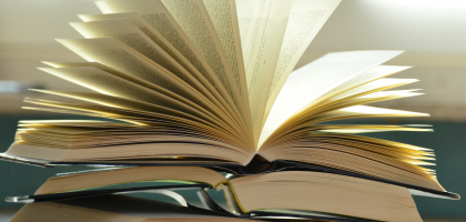 pile de livres ouverts