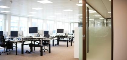 Mobilier entreprise : pourquoi louer un box ? Locakase