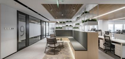 Mobilier de bureaux : comment optimiser vos espaces sans pousser les murs ?